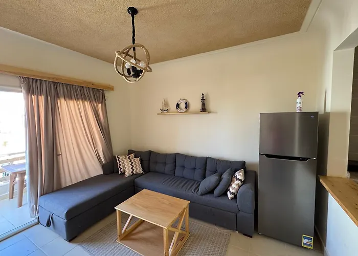 Apartment One-bedroom With Private Rooftop In La Hacienda *
