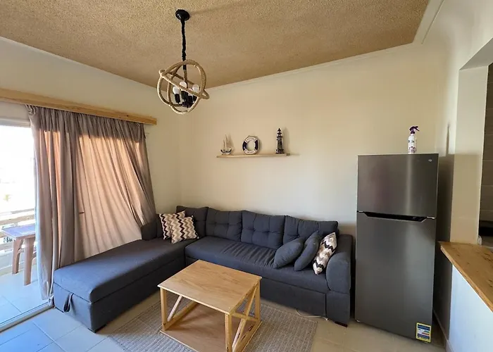 One-bedroom With Private Rooftop In La Hacienda Apartment *