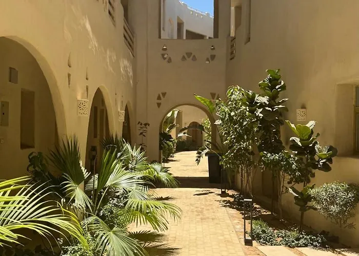 One-bedroom With Private Rooftop In La Hacienda Apartment *
