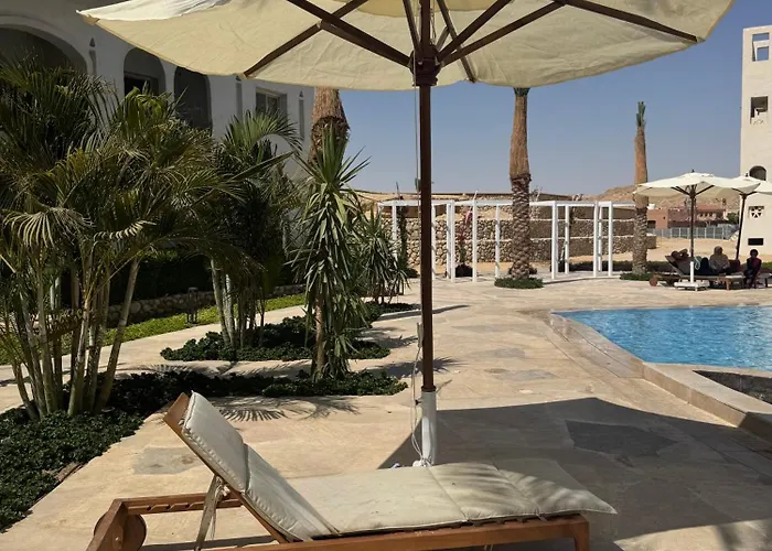 One-bedroom With Private Rooftop In La Hacienda Apartment